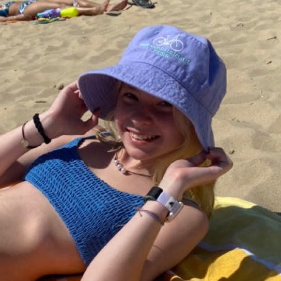 Meet your Posher, Cassidy - Picture 1 of 1